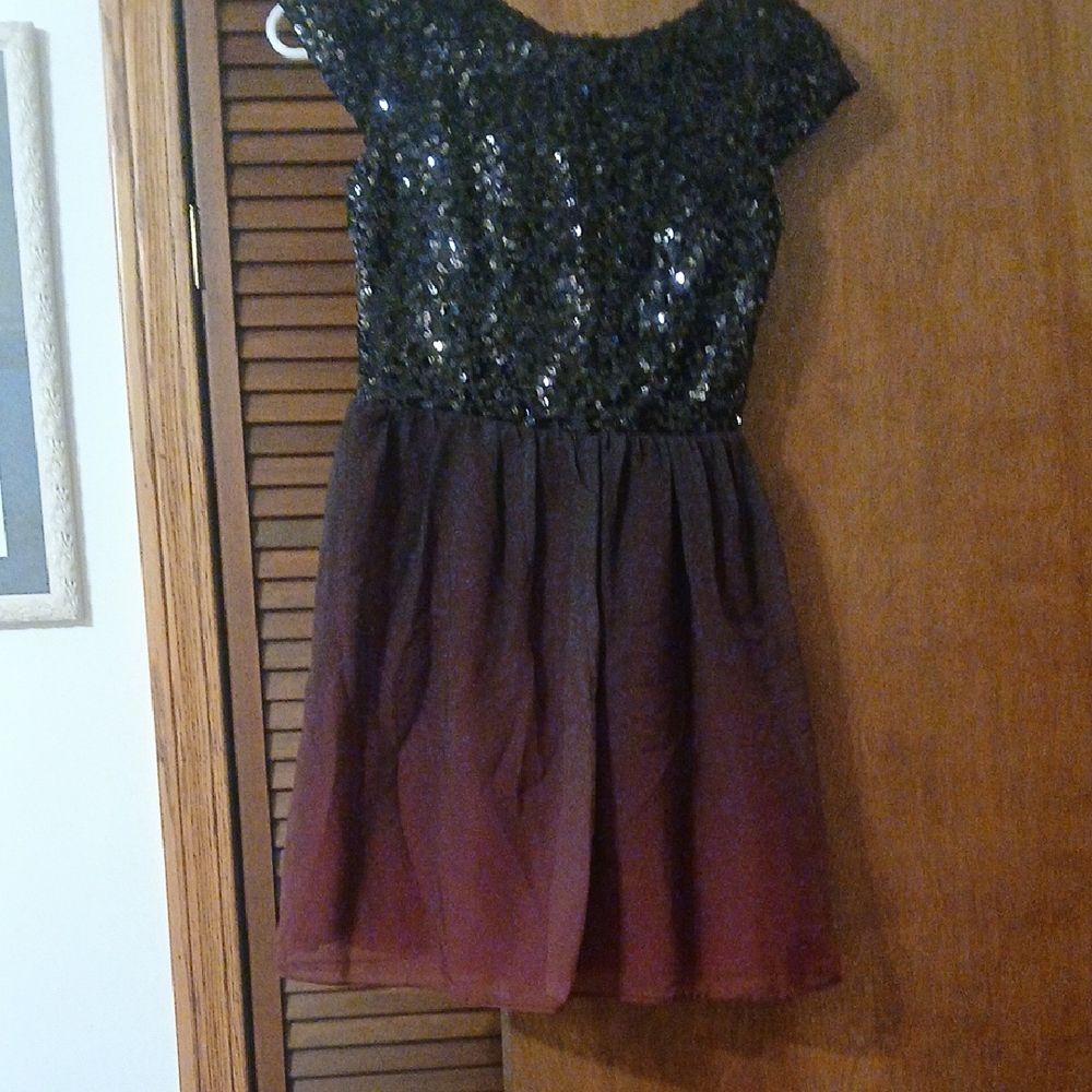 Bongo Jrs Size 3 Black With Deep Wine Skirt